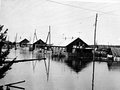 [Большая вода] Паводок-1983. Ул. Транспортная. Пожитки на крыше.. лодка у каждого двора.. собака на постаменте..