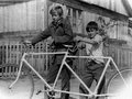 [Эльдиканцы] Творение эльдиканских мальчишек - велотандем. На фото слева - Андрей Шиманович